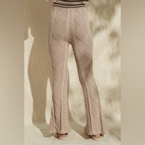 🩷 PINK Cable-Knit Flare Pants 🩷 - Picture 4 of 5
